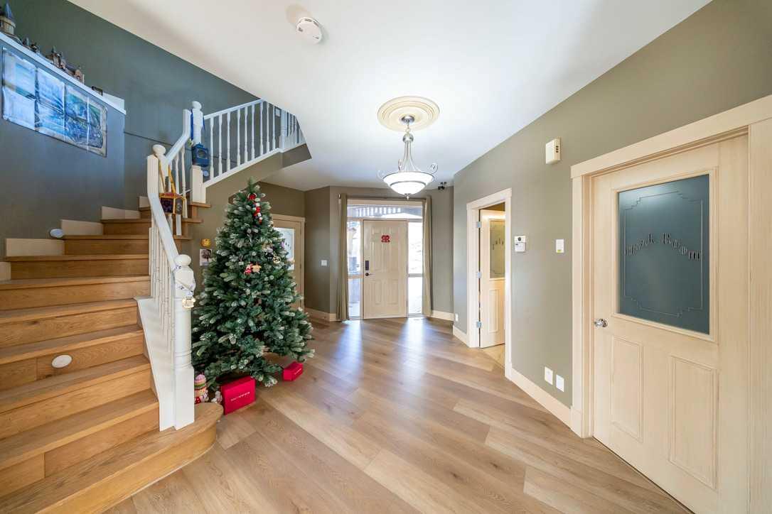39 Slopes Grove SW