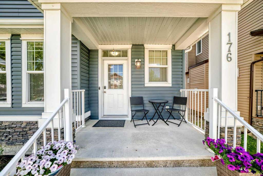 Photo of 176 Evanspark Gardens Gdns, Calgary, AB T3P 0G7 (MLS # A2321383)
