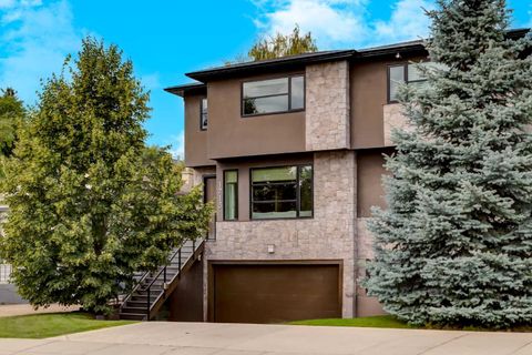 1713 27 Street SW Calgary AB T3C 1L6