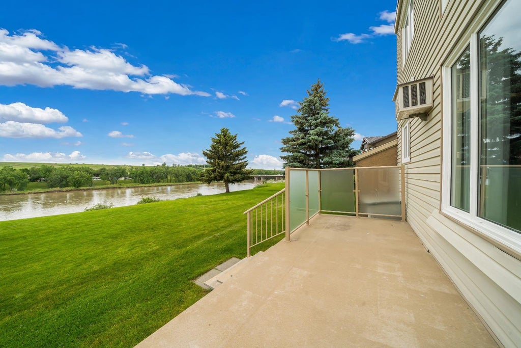 Photo of 1051 3 Street NW #112, Medicine Hat, AB T1A 7Y4 (MLS # A2339039)