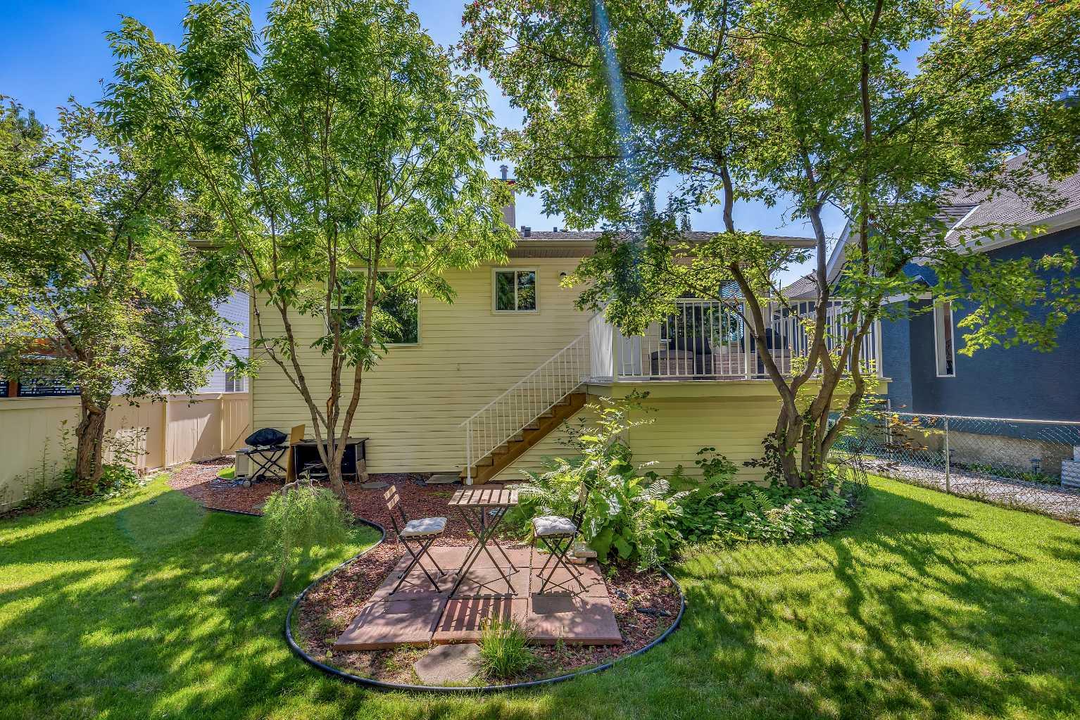 812 Diamond Court SE