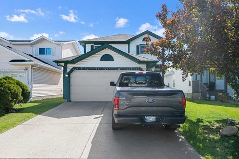 Photo of 69 Applemont Place SE, Calgary, AB T2A 7S3 (MLS # A2318469)