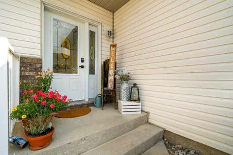 Photo of 316 Washington Way SE, Medicine Hat, AB T1A 8V2 (MLS # A2333184)