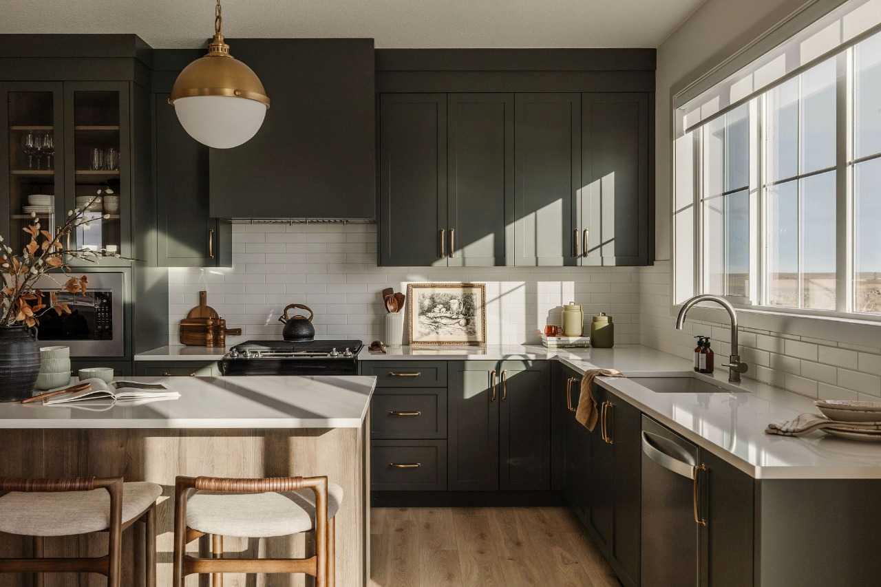 1062 Bayview Crescent SW