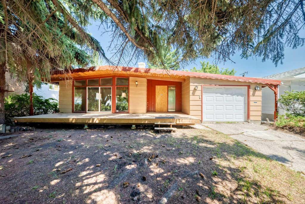 Photo of 1460 Northmount Drive NW, Calgary, AB T2L 0G6 (MLS # A2328607)