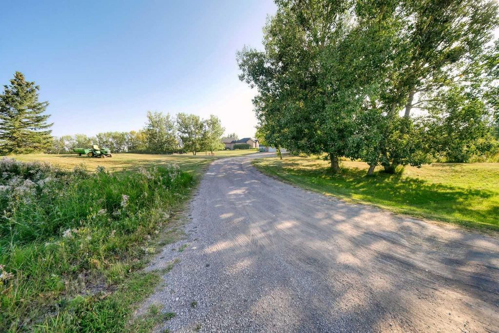 Photo of 260044 Bearspaw Road, Rural Rocky View County, AB T3R 1H4 (MLS # A2289996)