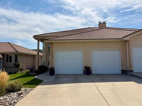 Photo of 410 Canyon Boulevard W #B, Lethbridge, AB T1K 6V2 (MLS # A2315292)