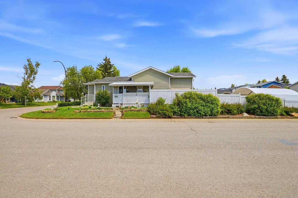 Photo of 45 Taradale Close NE, Calgary, AB T3J 3E5 (MLS # A2318720)