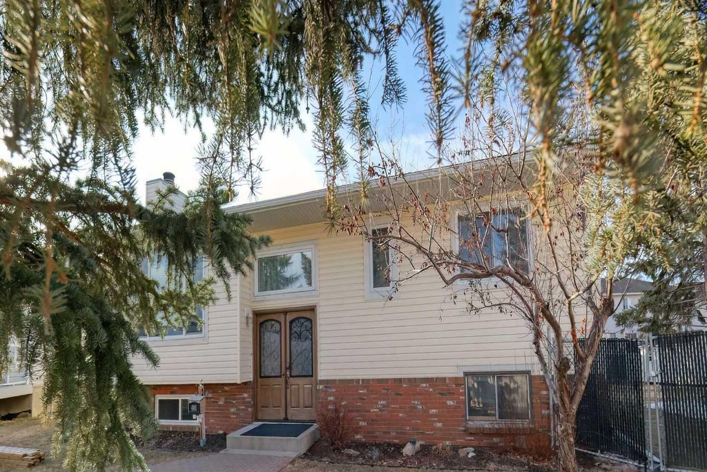 Photo of 408 Madison Drive, Irricana, AB T0M 1B0 (MLS # A2286469)