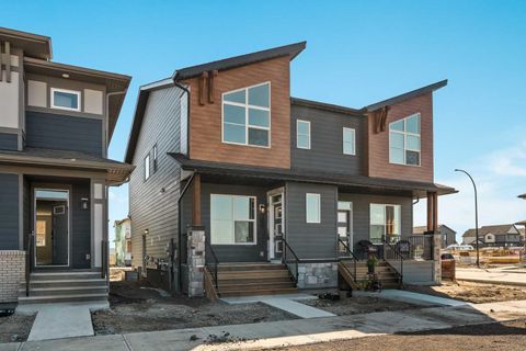 129 Setonvista Gate SE Calgary AB T3M 3L8