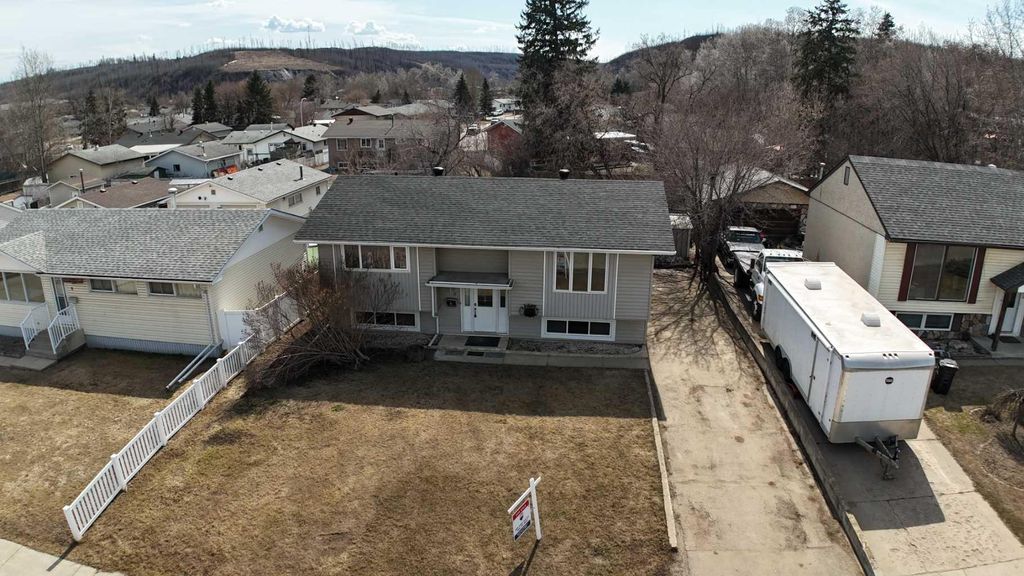 Photo of 11 Fitzgerald Avenue, Fort McMurray, AB T9H 1K1 (MLS # A2311477)