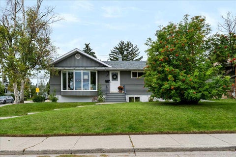 Photo of 103 Grafton Drive SW, Calgary, AB T3E 4W4 (MLS # A2345162)