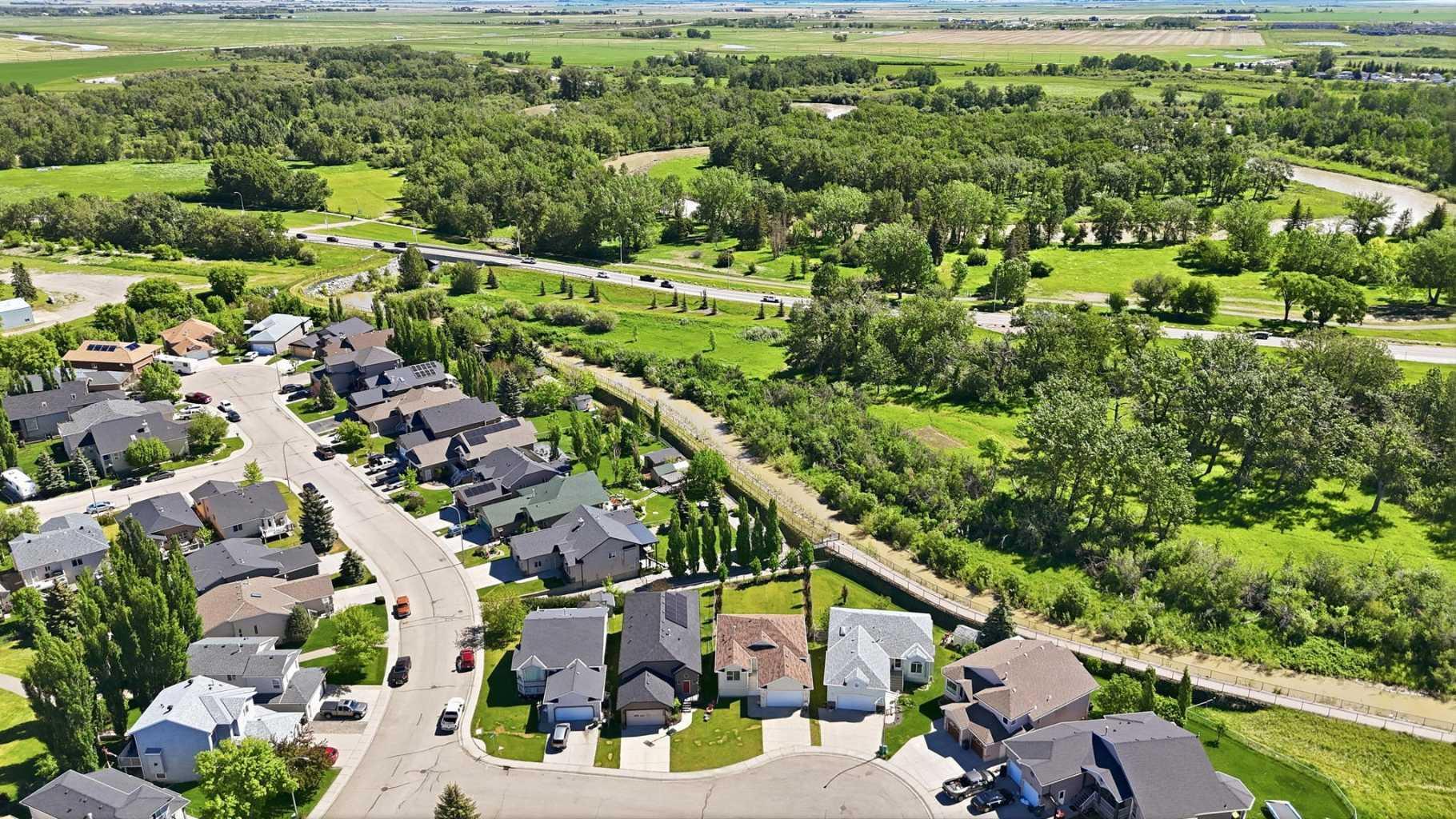 408 Lineham Acres Bay NW