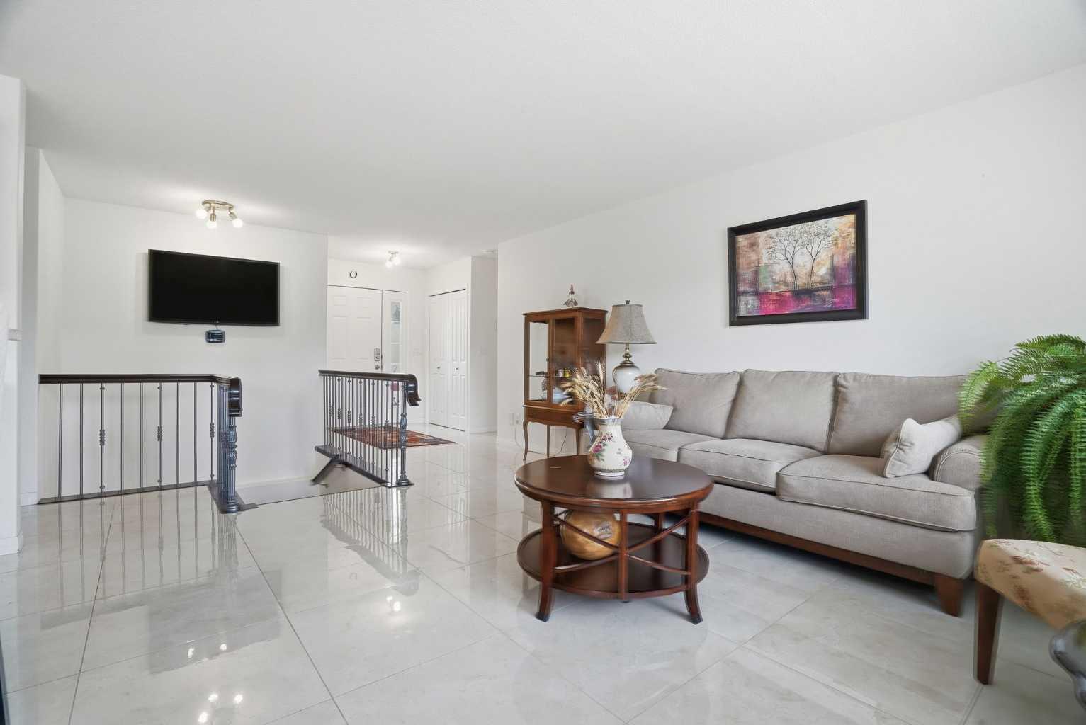 408 Lineham Acres Bay NW