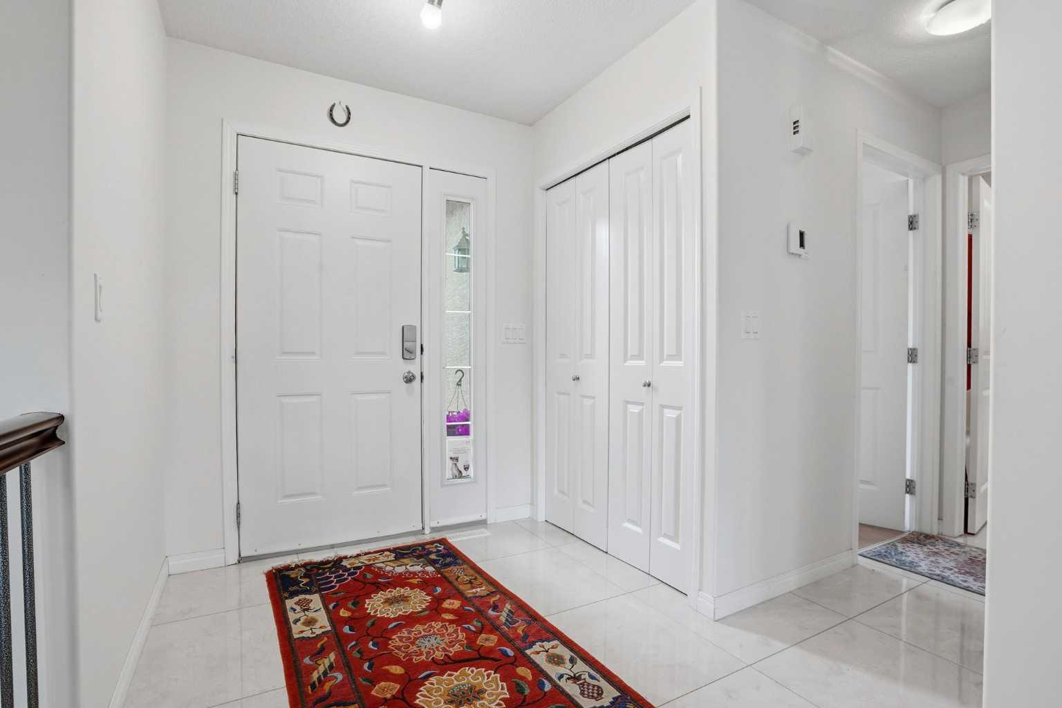 408 Lineham Acres Bay NW