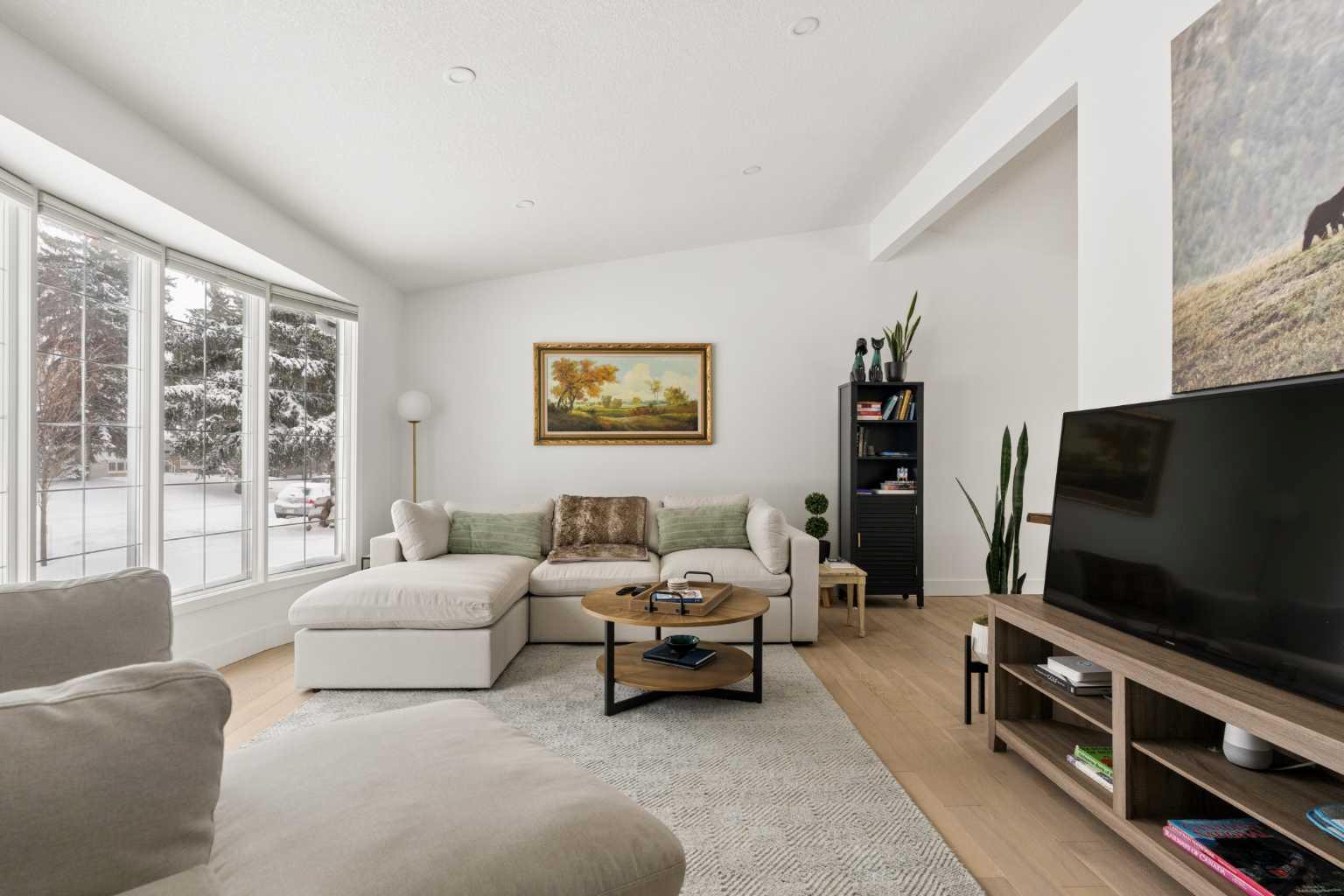 2735 Lionel Crescent SW