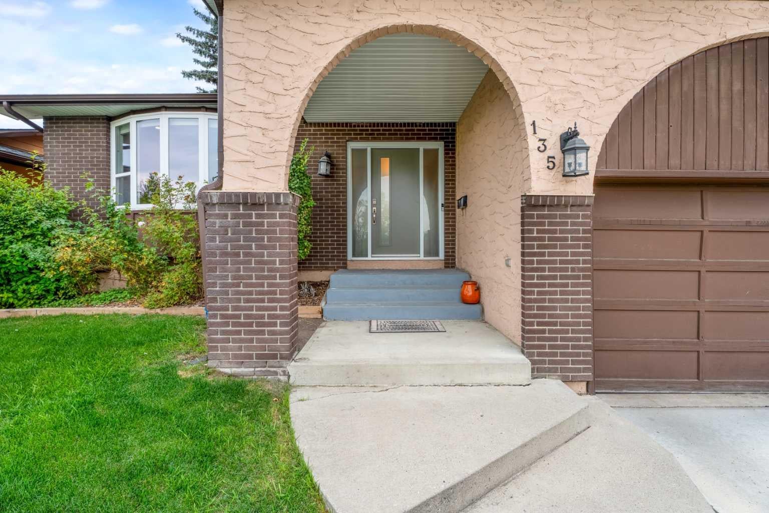135 Cantree Place SW