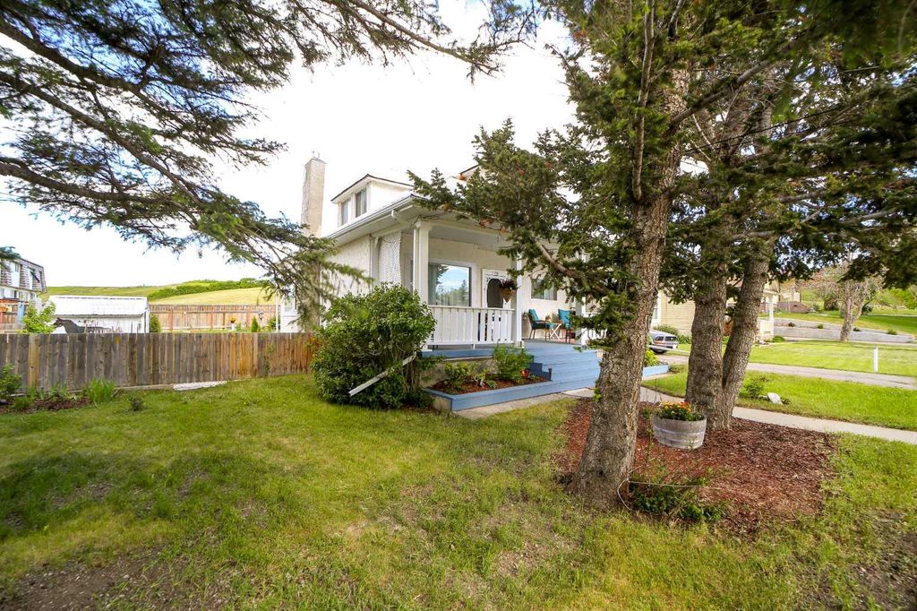 Photo of 1158 Albert Avenue, Pincher Creek, AB T0K 1W0 (MLS # A2291079)