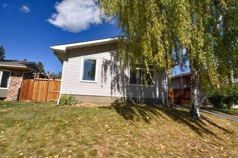 112 Woodvale Road SW Calgary AB T2W 3M8