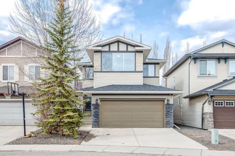 Photo of 33 Everoak Circle SW, Calgary, AB T2Y 0A1 (MLS # A2302290)