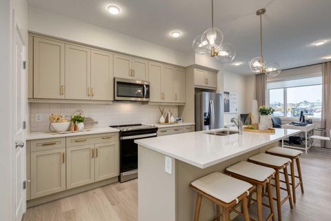 62 Starling Boulevard NW Calgary AB T3P 2V7