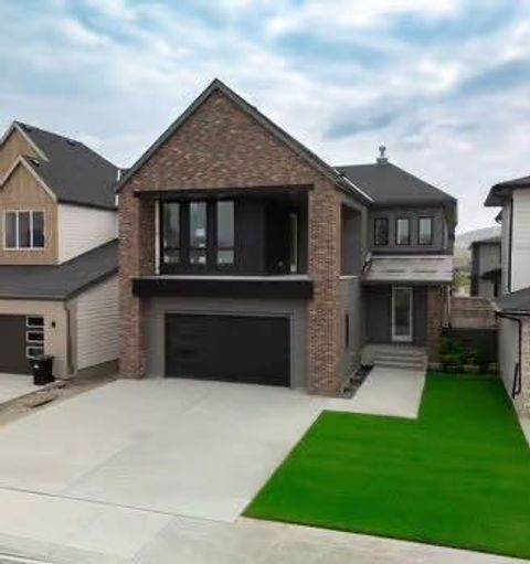 30 Greenwich Row NW Calgary AB T3B 6P4