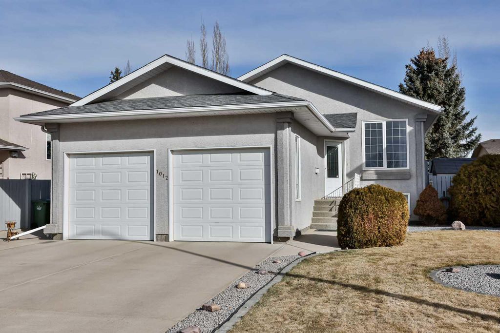 Photo of 1012 24 Avenue, Coaldale, AB T1M 1N4 (MLS # A2293856)