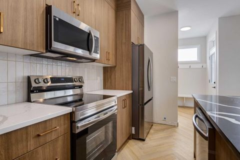 7189 Rangeview Avenue SE Calgary AB T3S 0R2