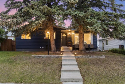 Photo of 1140 105 Avenue SW, Calgary, AB T2W 0B1 (MLS # A2317816)