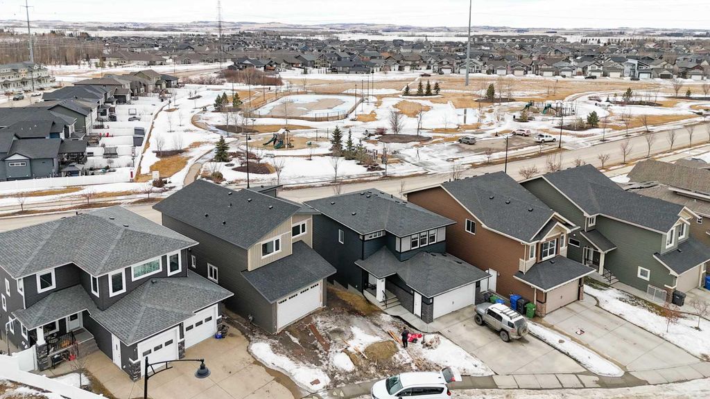 Photo of 49 Lowden Close, Red Deer, AB T4R 0R9 (MLS # A2295817)