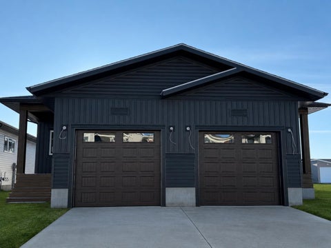 Photo of 85 Gray Close, Sylvan Lake, AB T4S 0W4 (MLS # A2334045)