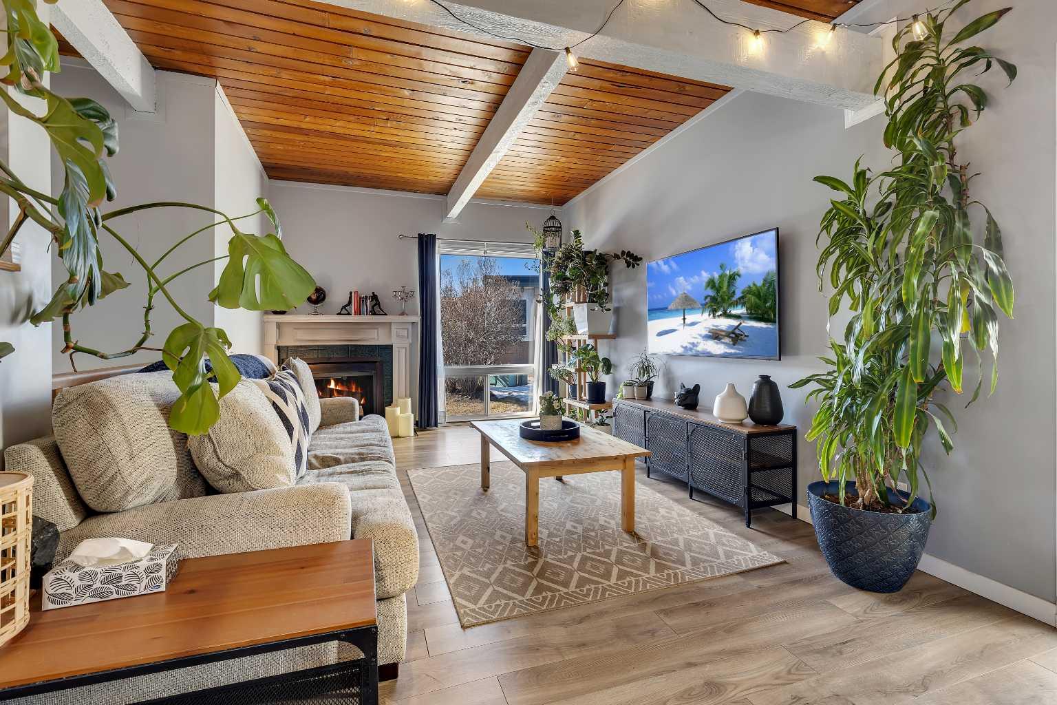 426 Pinemont Gate NE