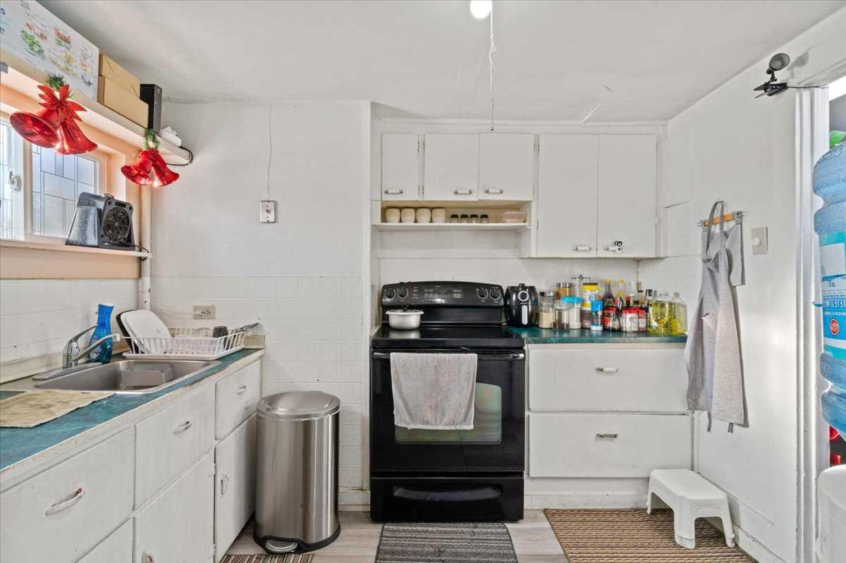 109 Ave Street N 10121