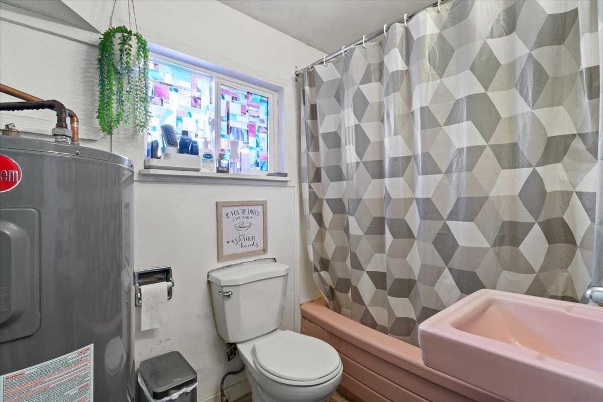 109 Ave Street N 10121