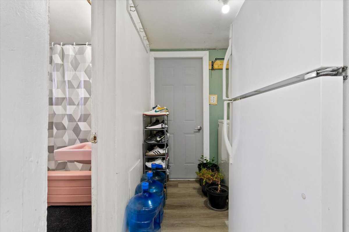 109 Ave Street N 10121