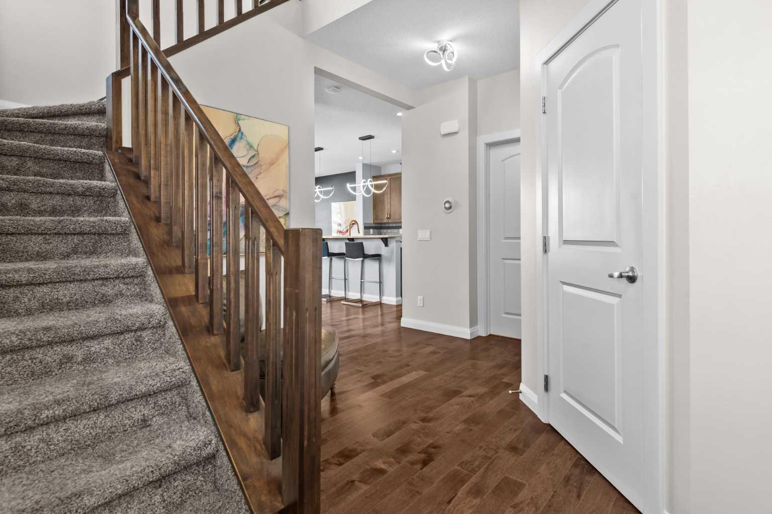 100 Kinniburgh Gardens