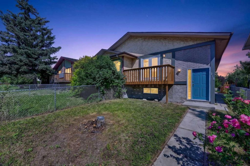 Photo of 218 Bermuda Drive NW, Calgary, AB T3K 2A9 (MLS # A2330540)