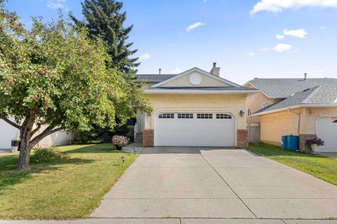 933 Applewood Drive SE Calgary AB T2A 7N3