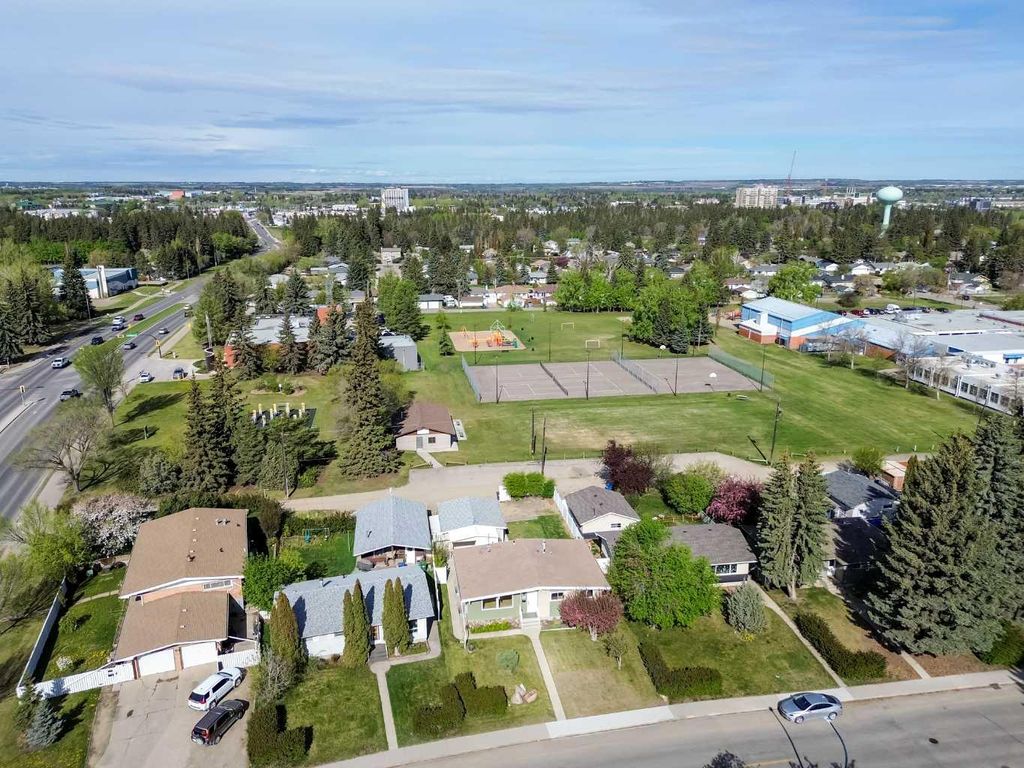 Photo of 3210 43 Avenue, Red Deer, AB T4N 3A9 (MLS # A2312868)