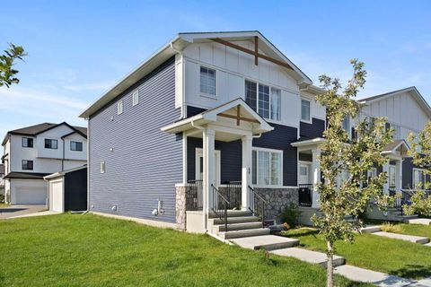 60 Amblefield Terrace NW Calgary AB T3P 1W4