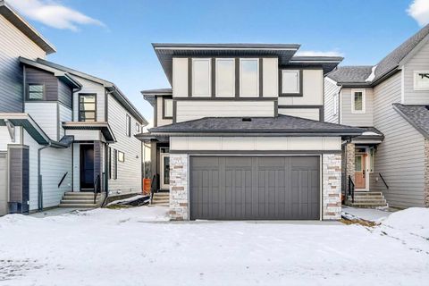 29 Rowmont Common NW Calgary AB T3L 0L4