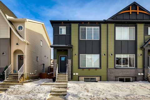 642 Rangeview Street SE Calgary AB T3M 2K1