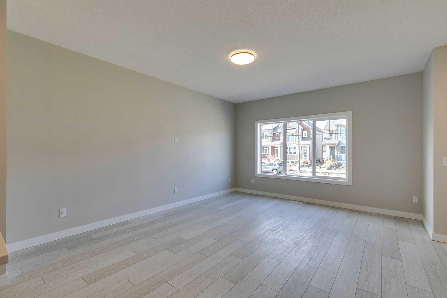 642 Rangeview Street SE