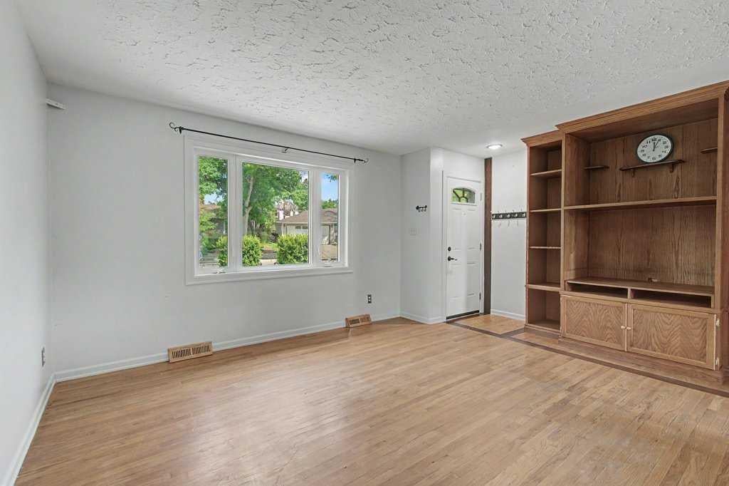 Photo of 2056 Cottonwood Crescent SE, Calgary, AB T2B 1R3 (MLS # A2329835)