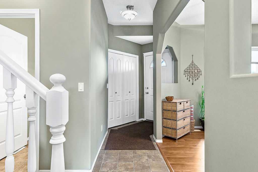 83 Crystalridge Close