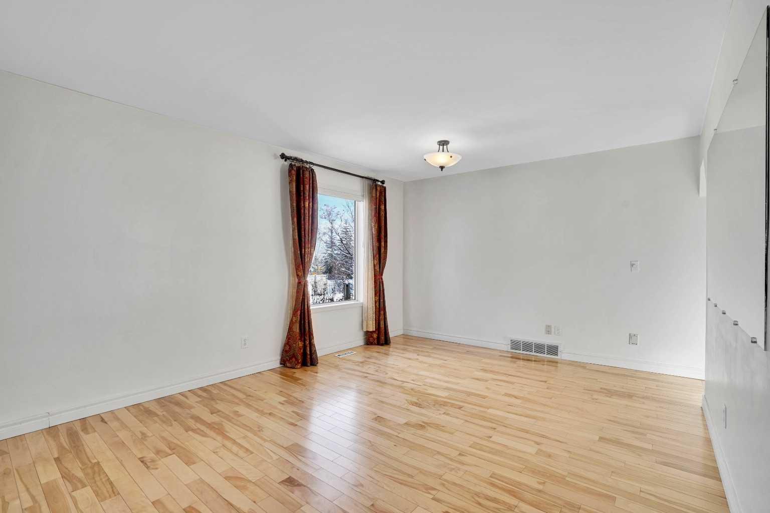 46 Somerset Close SW