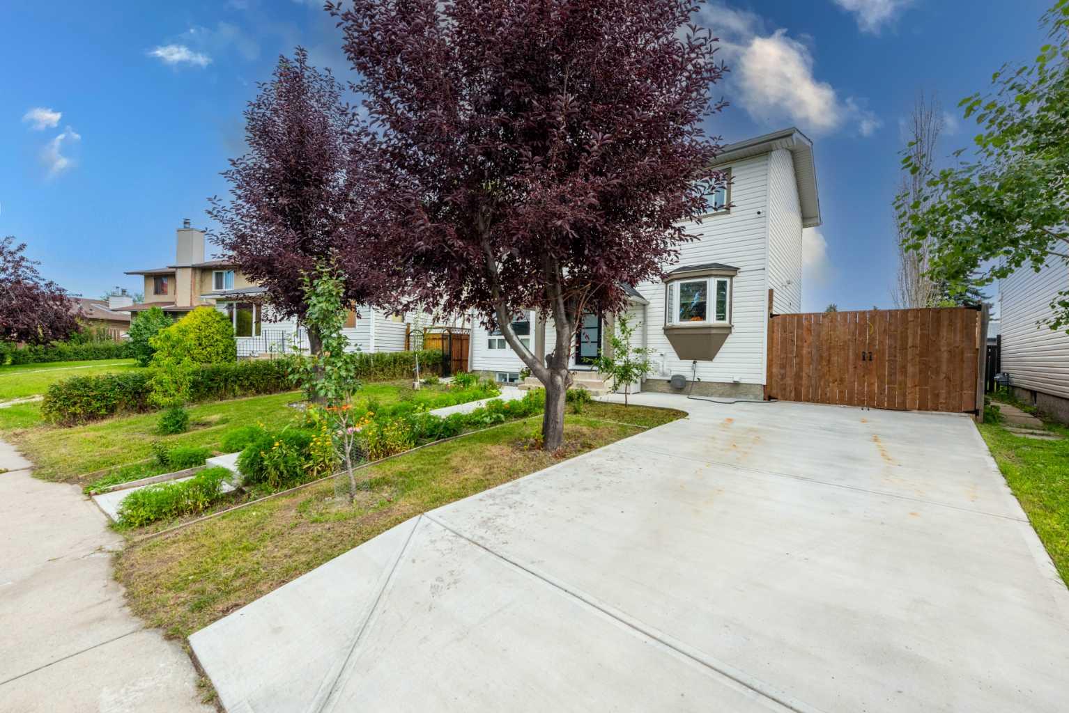 23 Falsby Place NE
