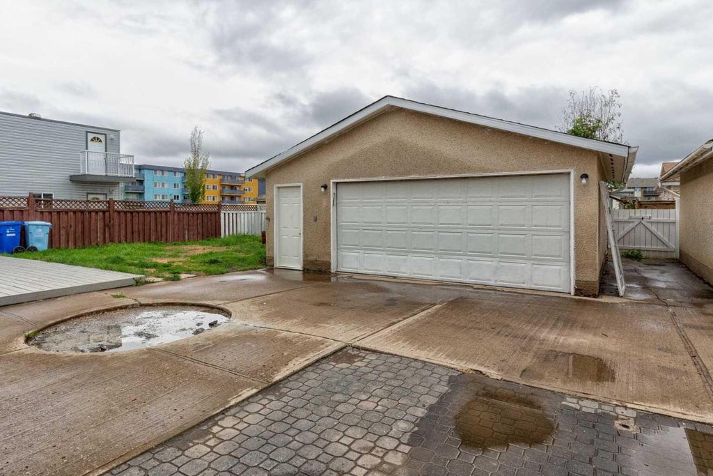 Photo of 4 Mcleod Street, Fort McMurray, AB T9H 1Z5 (MLS # A2325418)