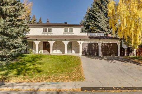 Photo of 1257 Varsity Estates Road NW, Calgary, AB T3B 2W3 (MLS # A2264190) Photo of 1257 Varsity Estates Road NW, Calgary, AB T3B 2W3 (MLS # A2264190)