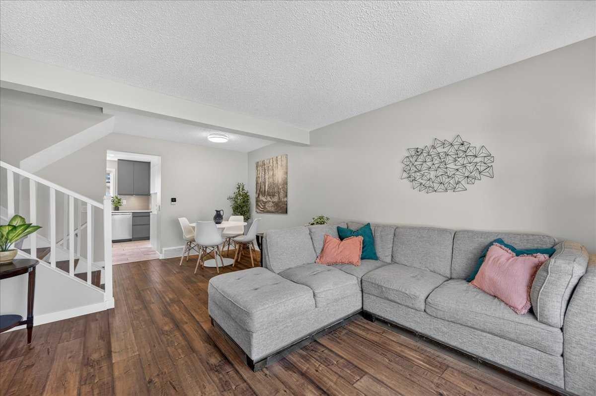 39 Midridge Gardens SE